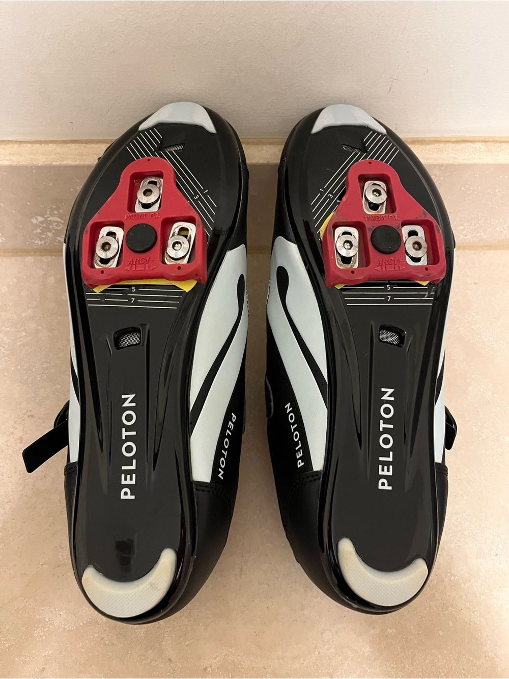 Peloton Black Cycling Shoes - Picture 4 of 5